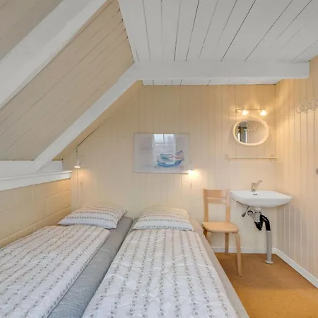 Semesterbostad Nilsa - 800m From The Sea By Interhome